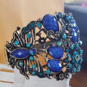 Beautiful blue butterfly bracelet!! Like new!!